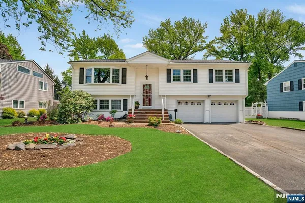 $1,132,000 | 98 Vassar Drive, Paramus, NJ 07652