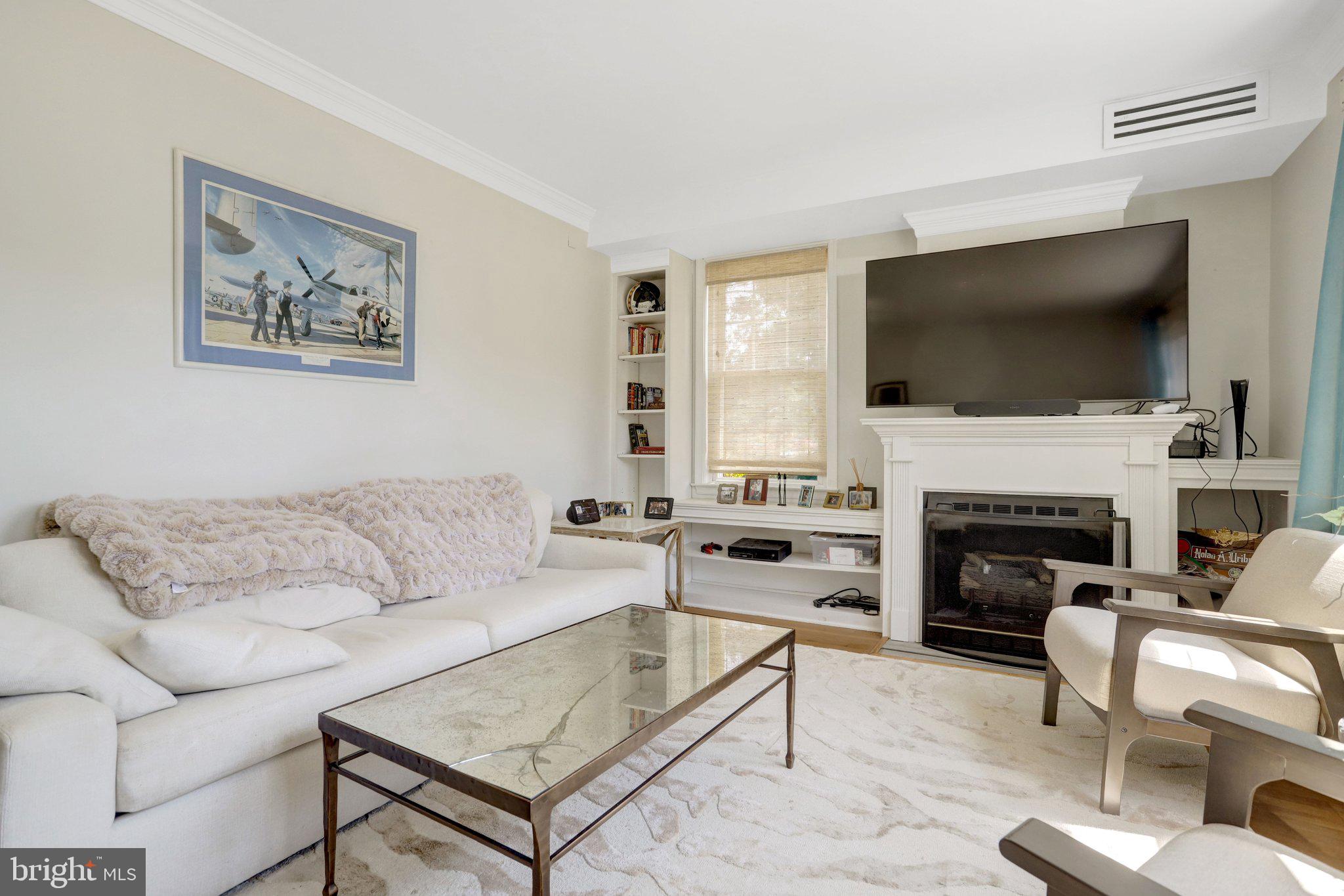 3 Russell Road, Unit 3B Alexandria, VA 22301 - Photo 4 of 30