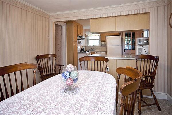 92 Thornton Road Waltham, MA 02453 - Photo 11 of 21 Gallery Image 11