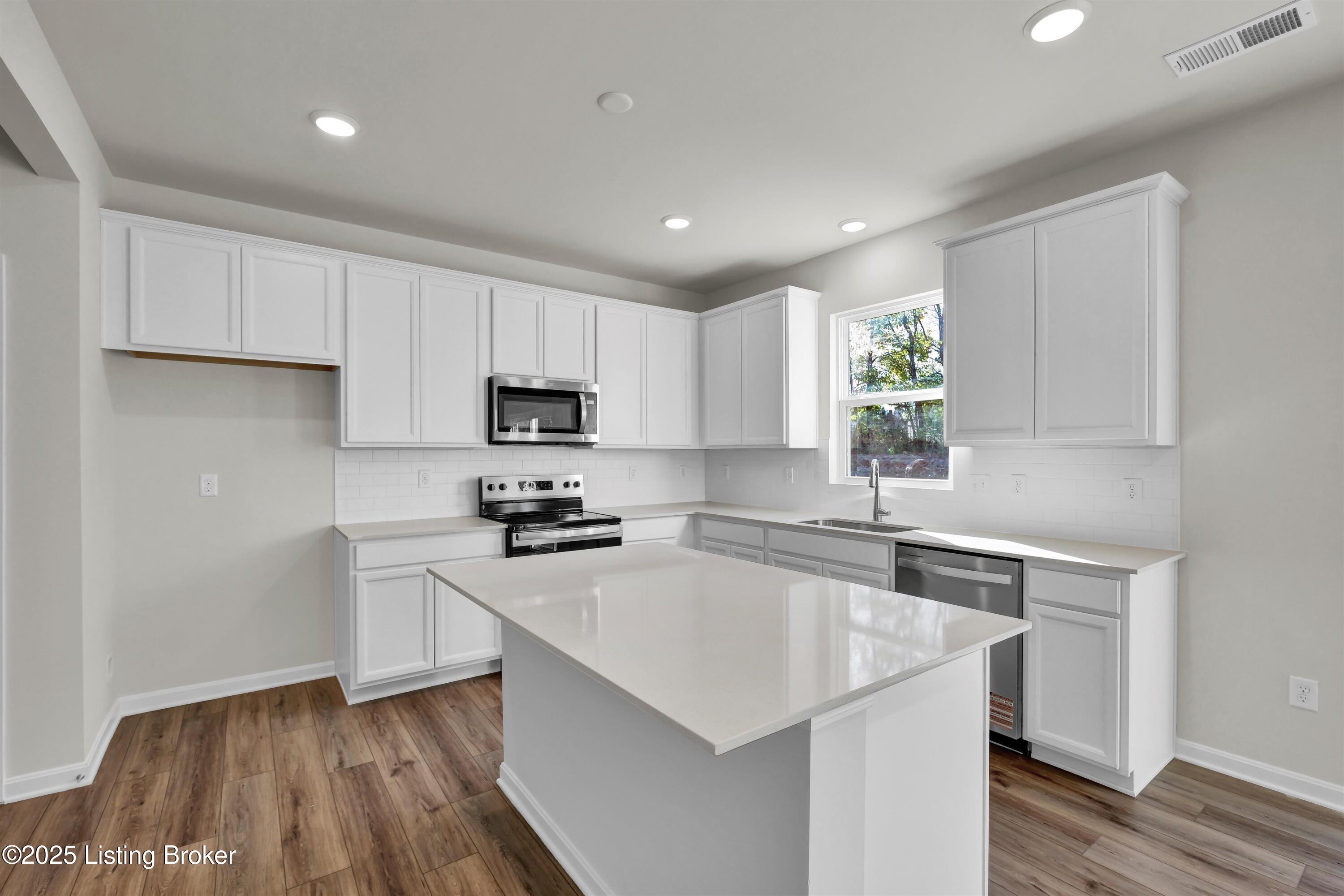 8308 Fairmount Road Louisville, KY 40228 - Photo 17 of 44 Kitchen