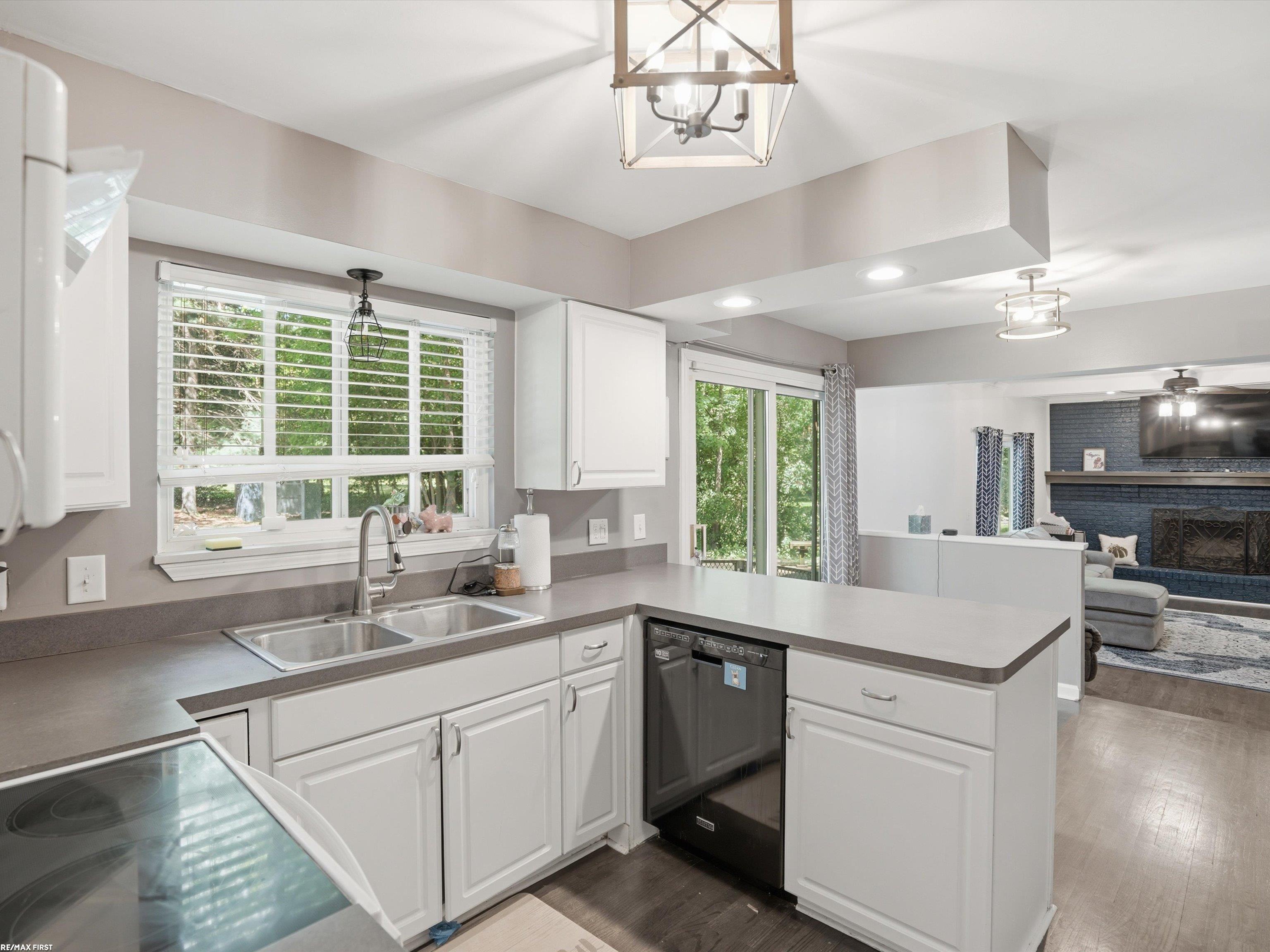 23011 Gill Road Farmington, MI 48335 - Photo 6 of 39 Gallery Image 6