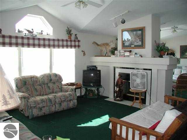 472 South Marshall Road Beulah, MI 49617 - Photo 5 of 9 1649975-4.JPG