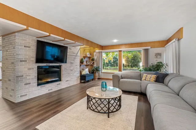 $468,500 | 633 11th Street Southeast, Owatonna, MN 55060