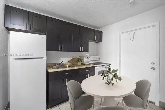 $900 | 332 Southwest 3rd Street, Unit 8, Belle Glade, FL 33430