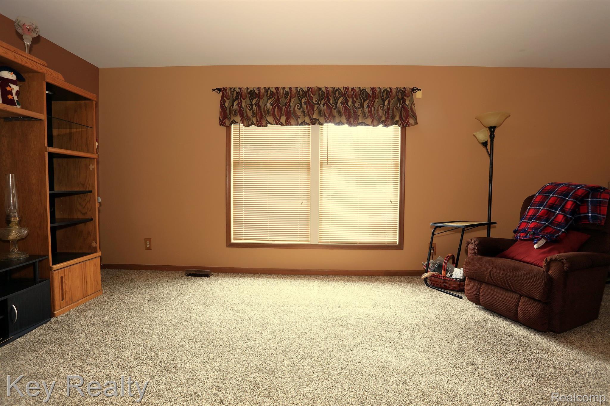 42900 Willis Road Belleville, MI 48111 - Photo 31 of 37 Living Room