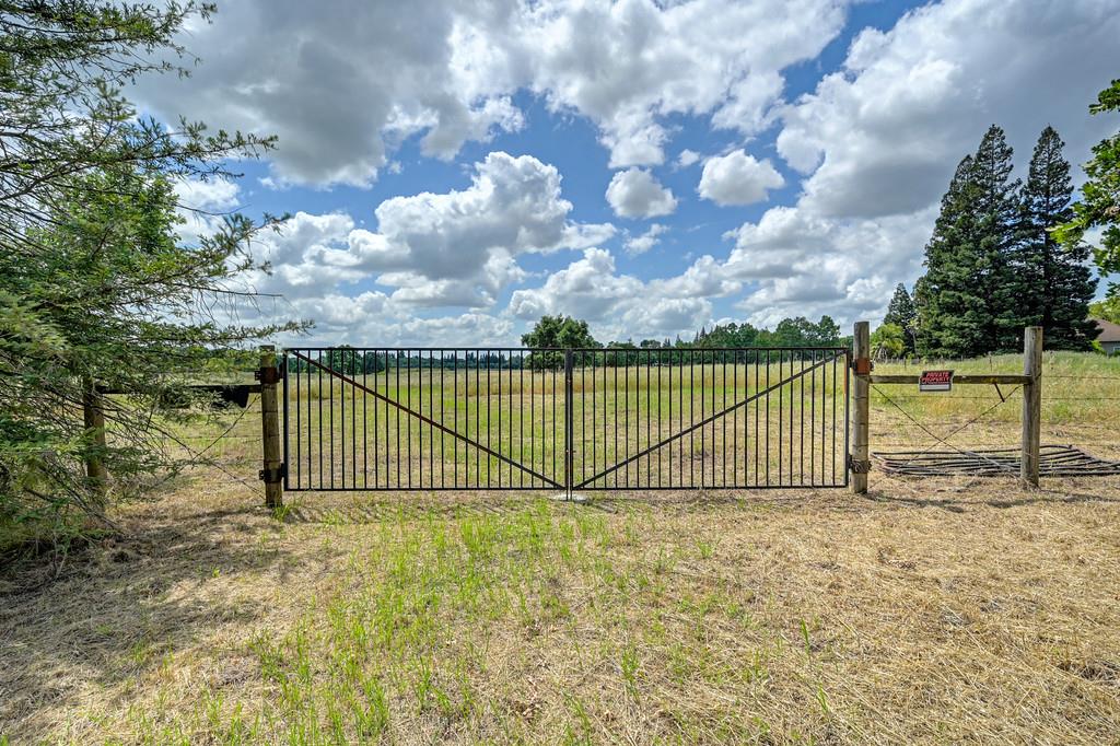 10500 Wilton Road Elk Grove, CA 95624 - Photo 6 of 31