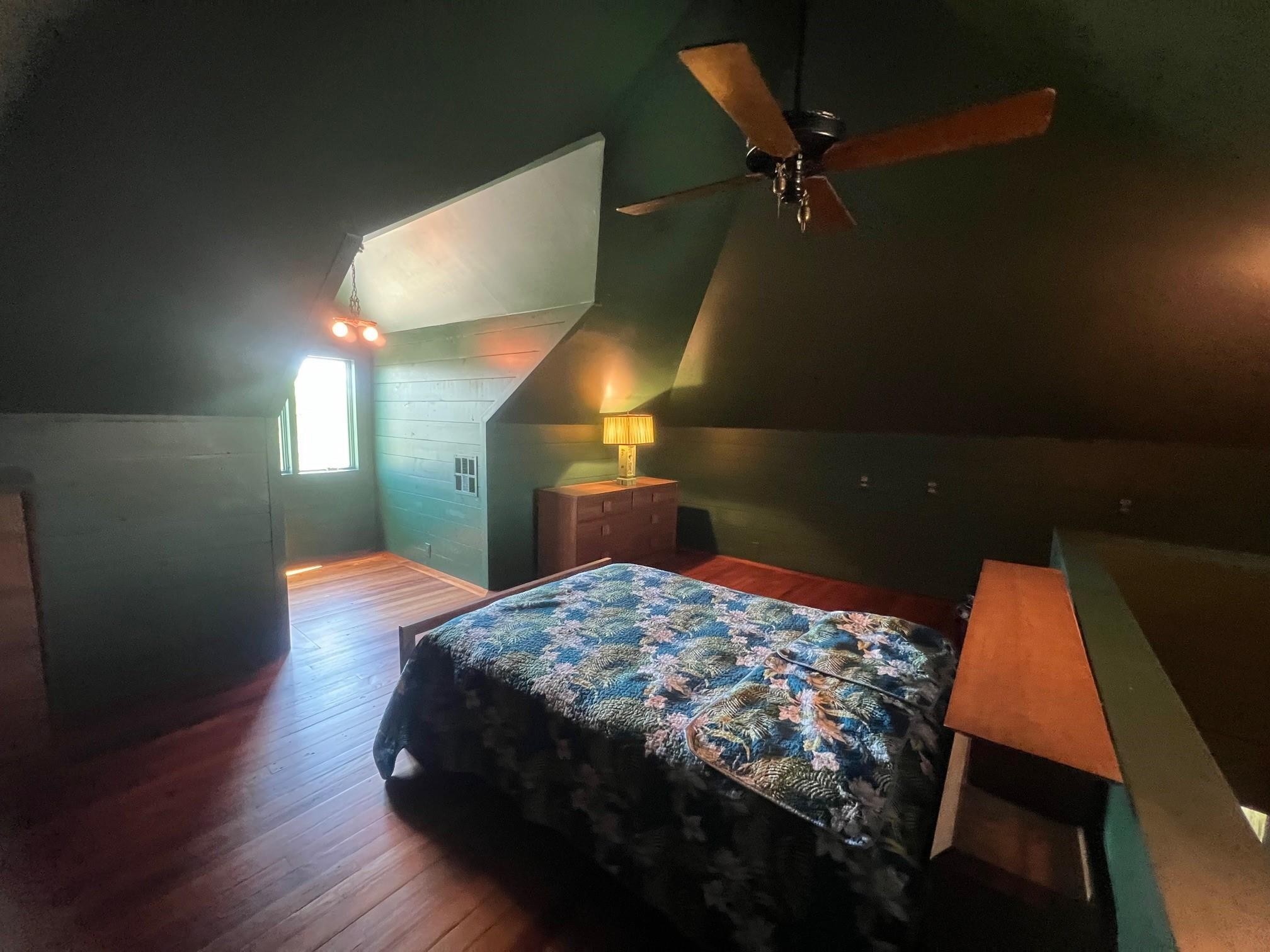 618 Bayridge Road La Porte, TX 77571 - Photo 10 of 16 Bedroom 3 - Third level