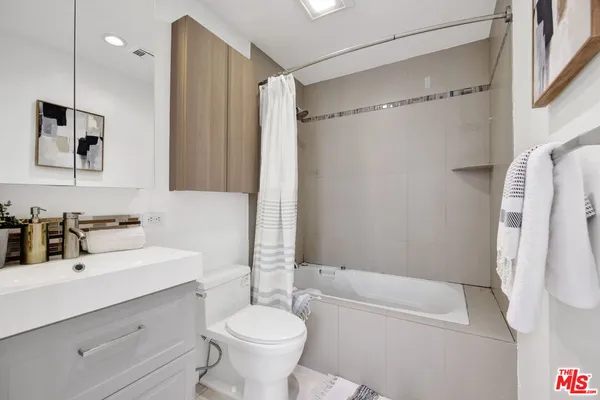 $945,000 | 1647 Veteran Avenue, Unit E, Los Angeles, CA 90024
