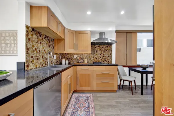 $945,000 | 1647 Veteran Avenue, Unit E, Los Angeles, CA 90024