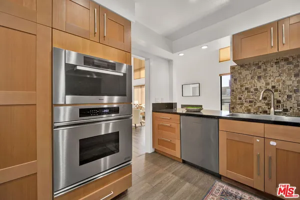 $945,000 | 1647 Veteran Avenue, Unit E, Los Angeles, CA 90024