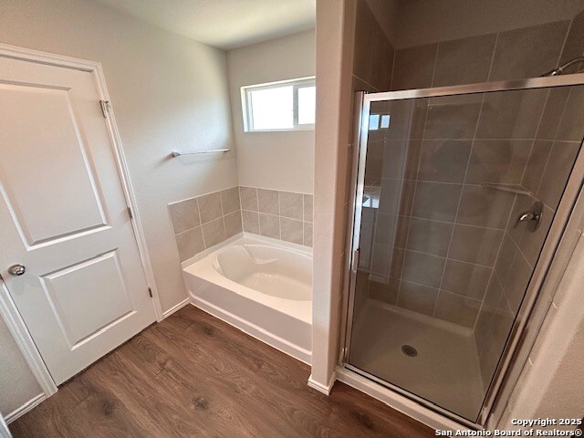 3815 Rusted Copper Bulverde, TX 78163 - Photo 20 of 36 a bathroom with a bathtub
