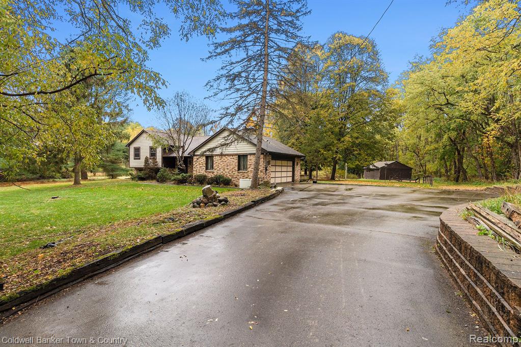 9233 Wiggins Road Howell, MI 48855 - Photo 1 of 28