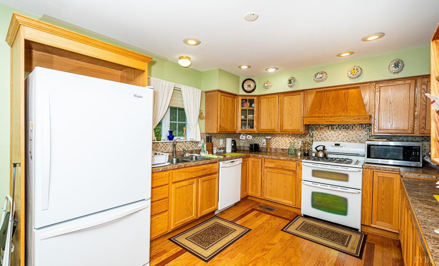 552 Pendleton Drive Amherst, VA 24521 - Photo 13 of 58 a kitchen with stainless steel appliances granite countertop a refrigerator and a stove top oven