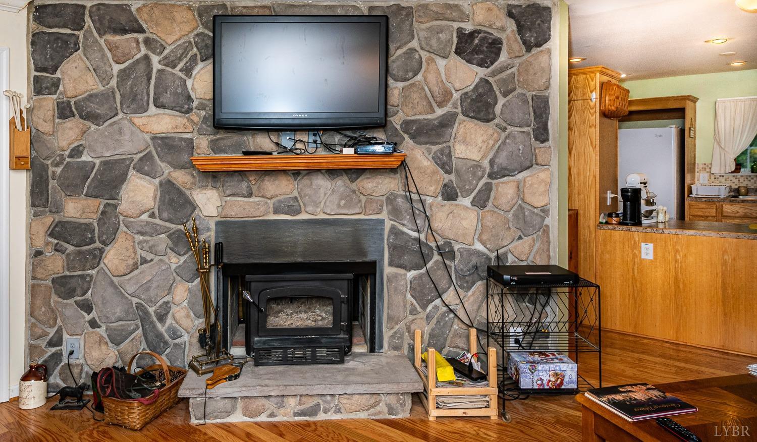 552 Pendleton Drive Amherst, VA 24521 - Photo 7 of 58 a living room with furniture and a fireplace
