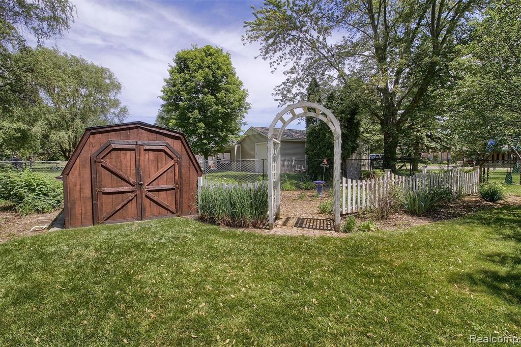 48969 Callens Road Chesterfield, MI 48047 - Photo 34 of 34