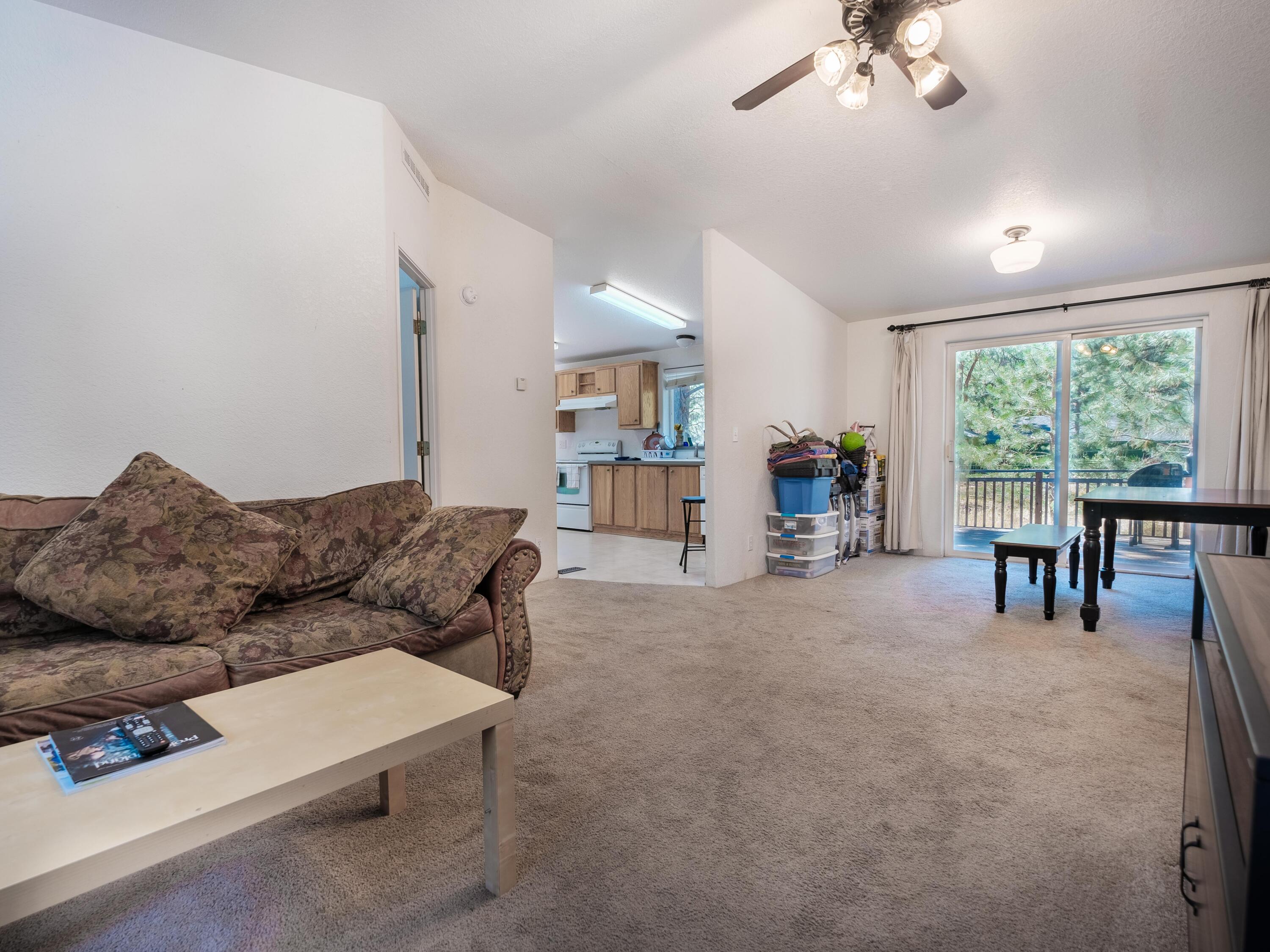 60477 Pima Road Bend, OR 97702 - Photo 11 of 25 Living room