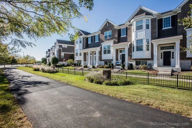 $3,000 | 4326 Monroe Avenue, Naperville, IL 60564