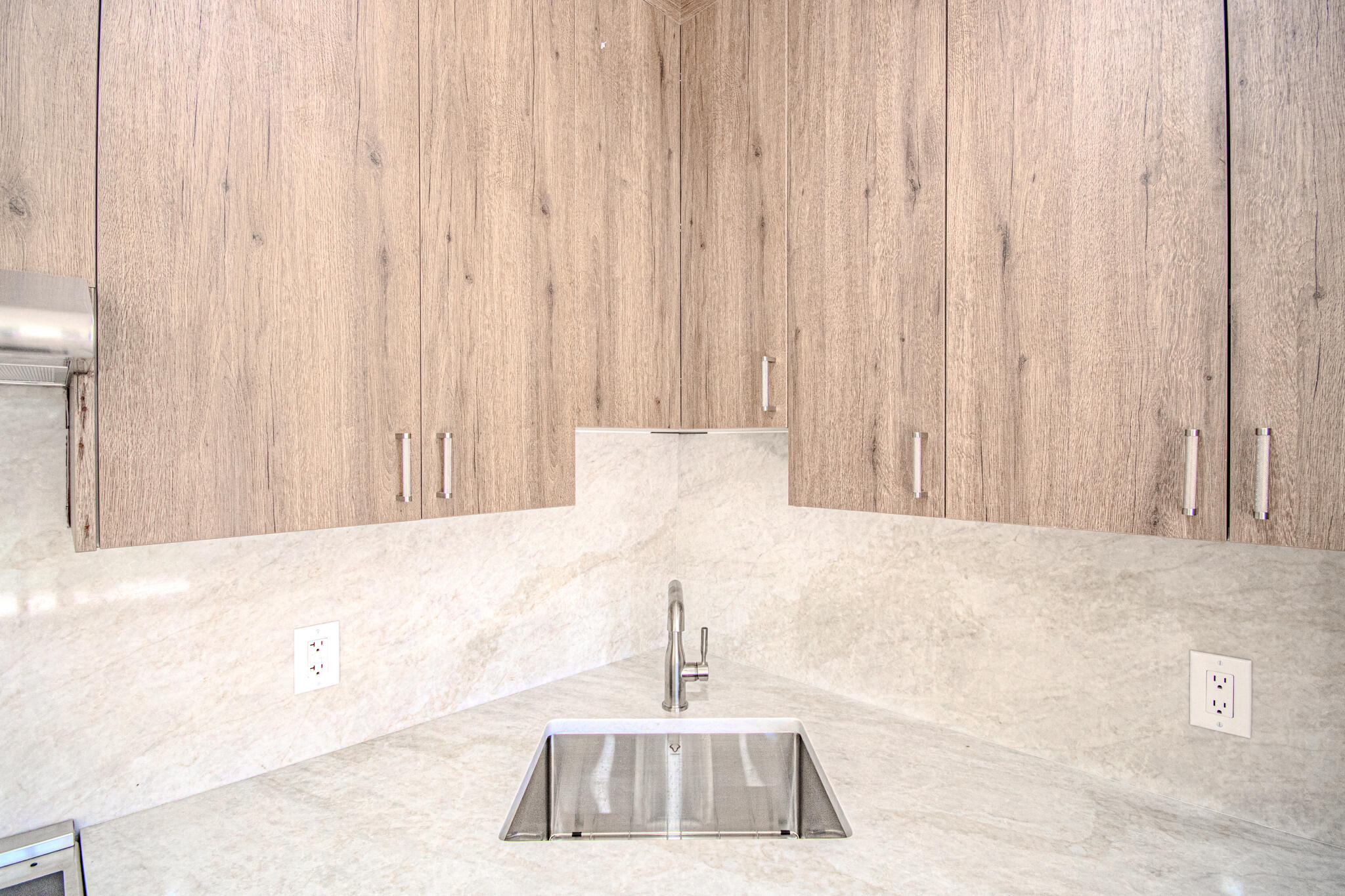 13334 Polo Club Road, Unit 348 Wellington, FL 33414 - Photo 32 of 43 a bathroom with a sink and a bathtub