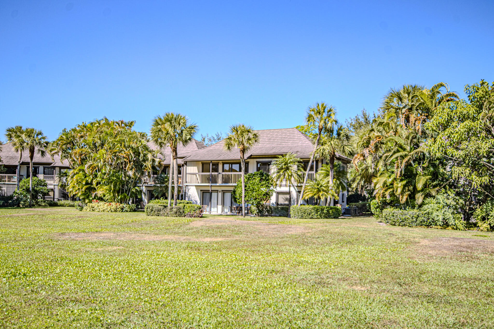 13334 Polo Club Road, Unit 348 Wellington, FL 33414 - Photo 39 of 43 a front view of a building with a garden
