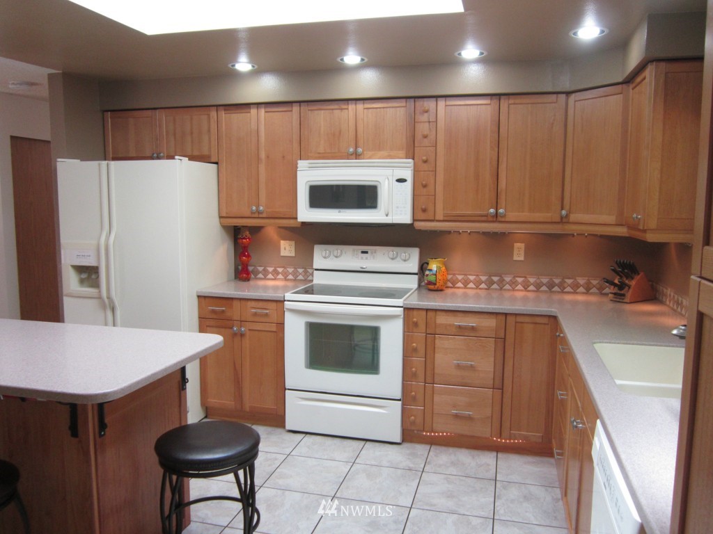 623 South 30th Place Renton, WA 98055 - Photo 8 of 22