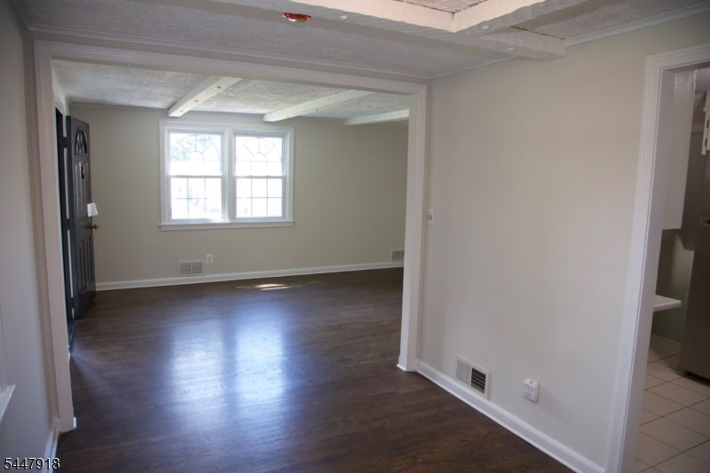 41 Beechwood Road Florham Park, NJ 07932 - Photo 9 of 27 Gallery Image 9