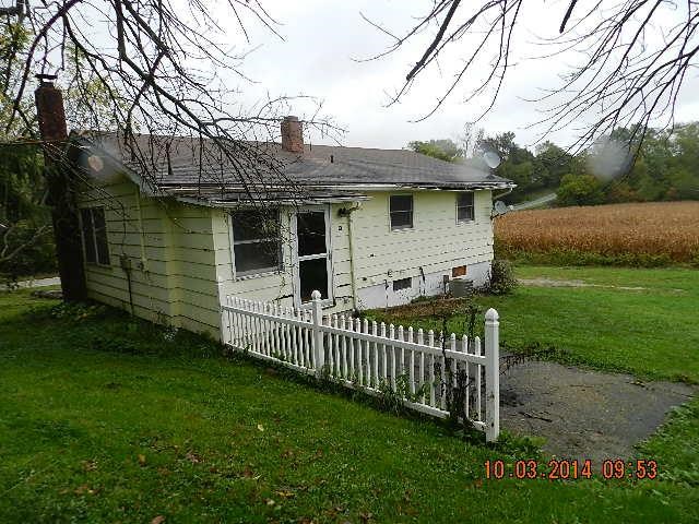2877 West 500 North Rochester, IN 46975 - Photo 3 of 19