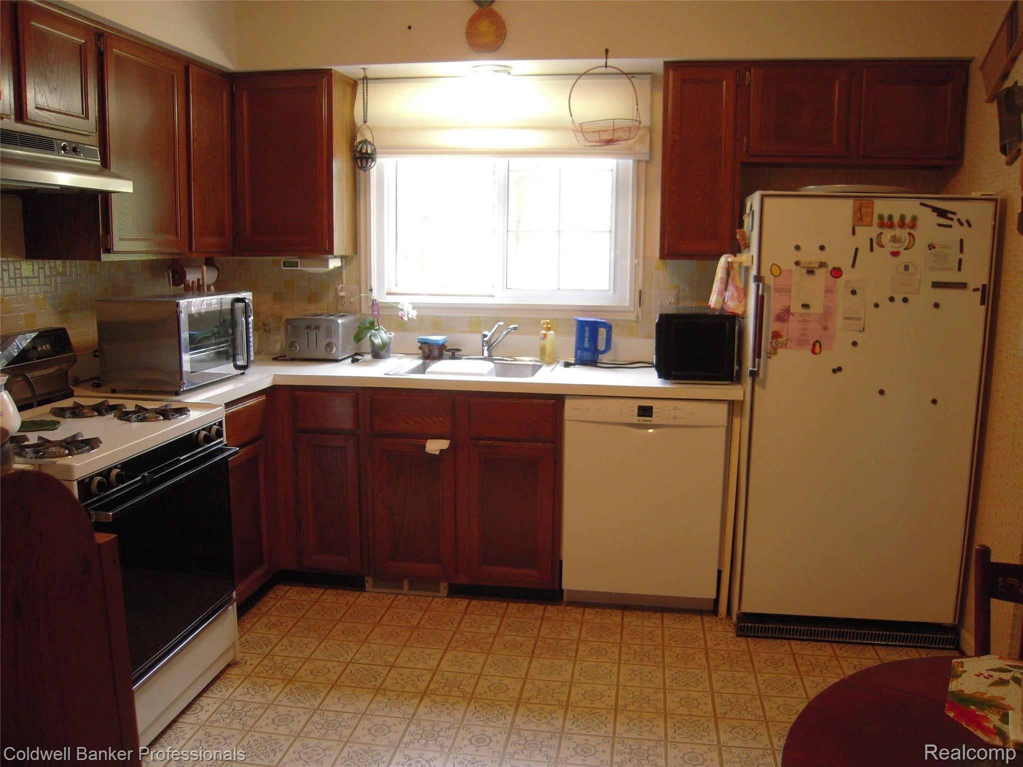 1967 Kemp Road Bloomfield Hills, MI 48302 - Photo 10 of 47 Kitchen 4.JPG