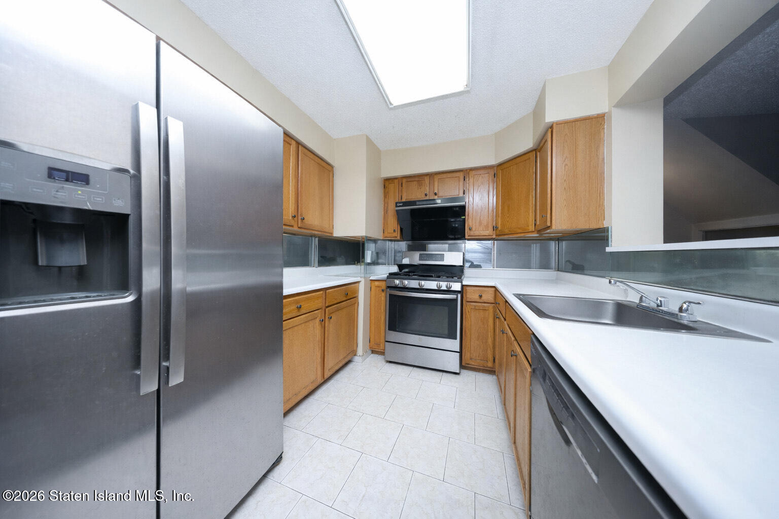 436 Ilyssa Way Staten Island, NY 10312 - Photo 6 of 21 99c359d17386a827e3258b443b8dc1c9