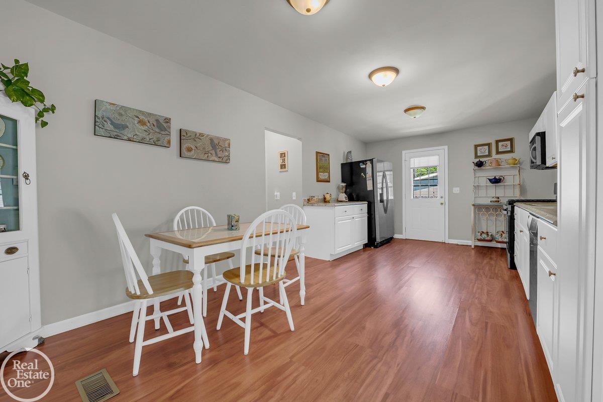 3756 Pine Road Fort Gratiot, MI 48059 - Photo 5 of 33 50184883-078f99fa-5363-4a1c-8ac4-f5b7be6a06cf.JPG