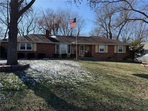 $300,000 | 6828 Lakeshore Drive, Raytown, MO 64133
