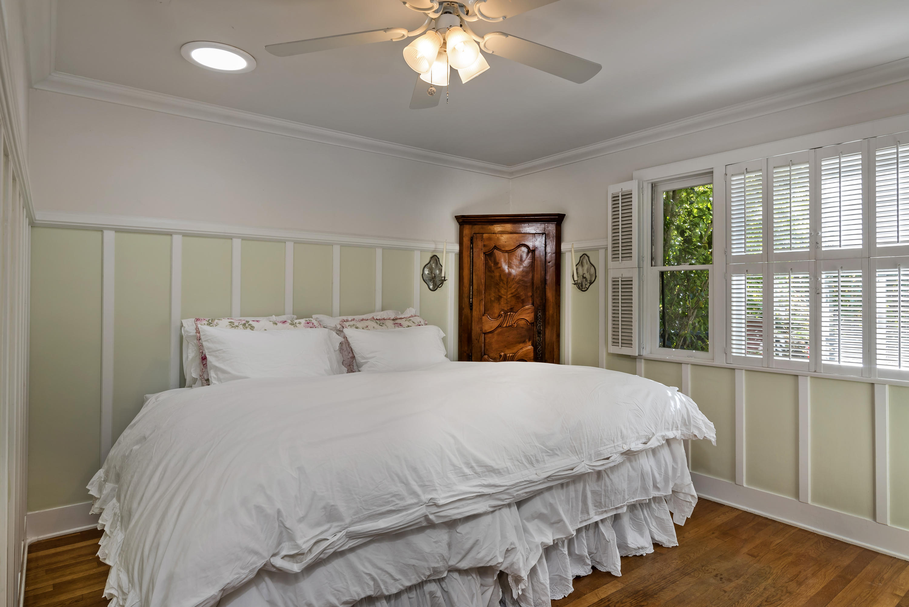 80 Virginia Lane Montecito, CA 93108 - Photo 7 of 19 Virginia Lane Guest Bedroom