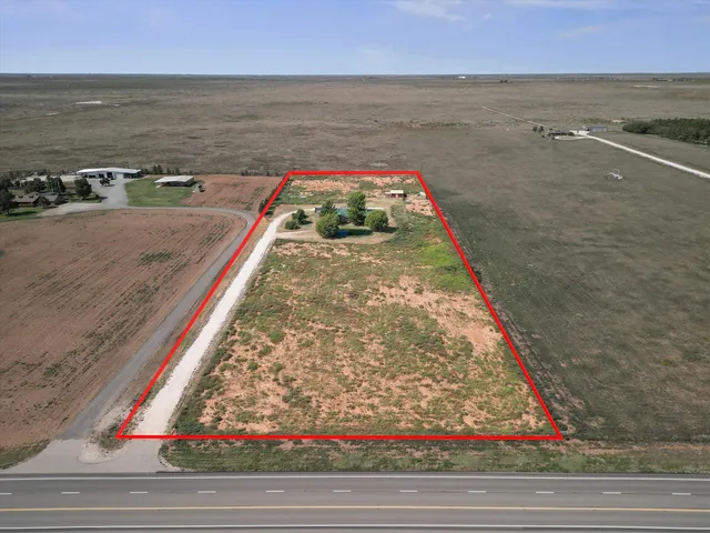 a view of a tennis court