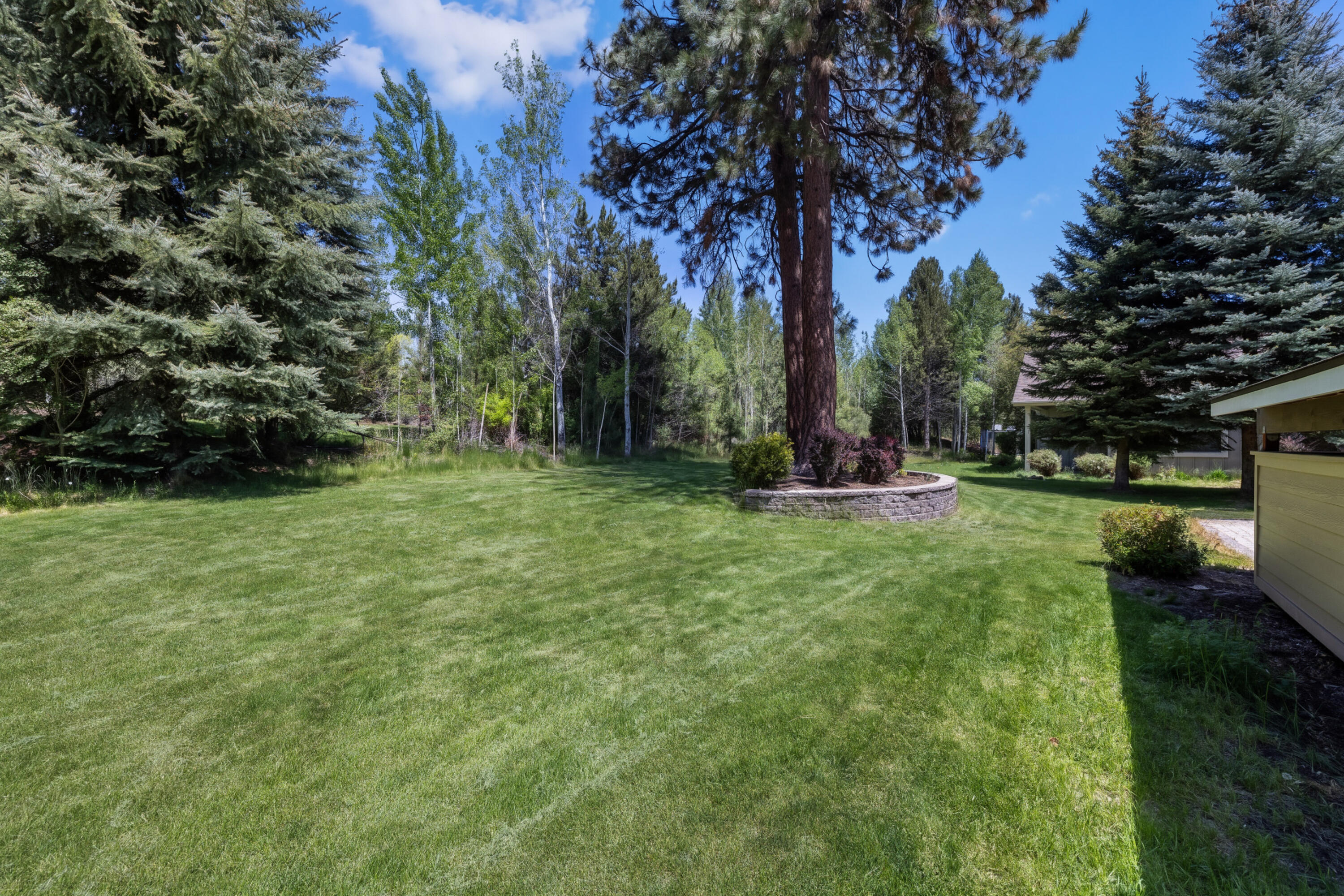 19307 Blue Lake Loop Bend, OR 97702 - Photo 23 of 58 a view of a garden with trees