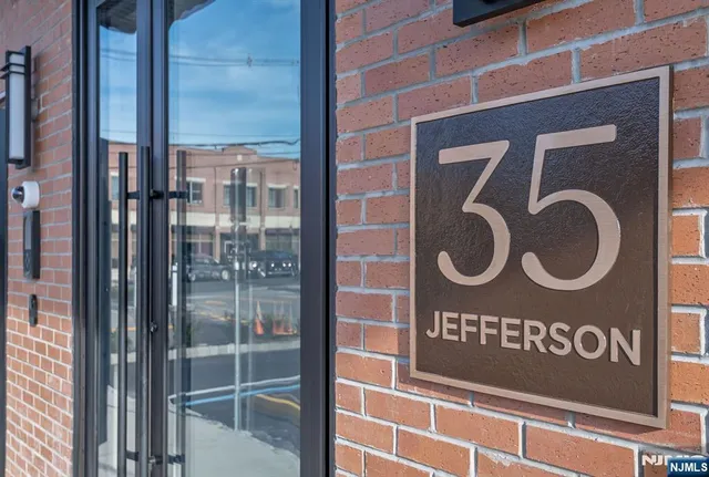 $2,000 | 35 Jefferson Avenue, Unit 400, Westwood, NJ 07675