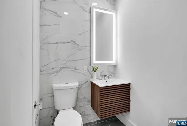 $2,000 | 35 Jefferson Avenue, Unit 400, Westwood, NJ 07675