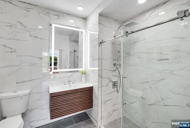 $2,000 | 35 Jefferson Avenue, Unit 400, Westwood, NJ 07675