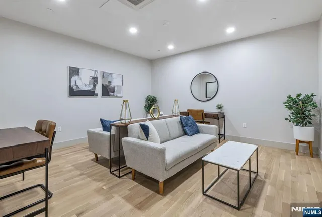 $2,000 | 35 Jefferson Avenue, Unit 400, Westwood, NJ 07675