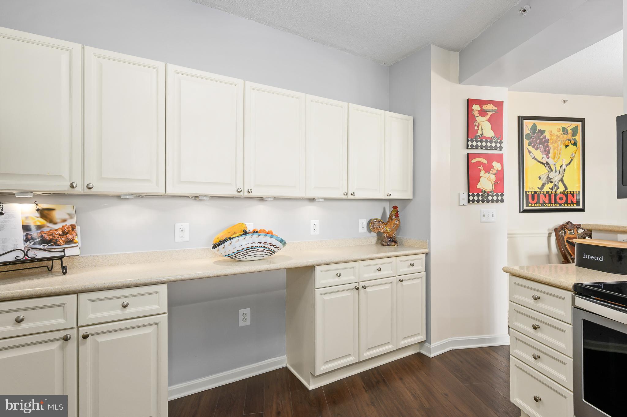 19365 Cypress Ridge Terrace, Unit 510 Leesburg, VA 20176 - Photo 16 of 48 Gleaming white cabinetry