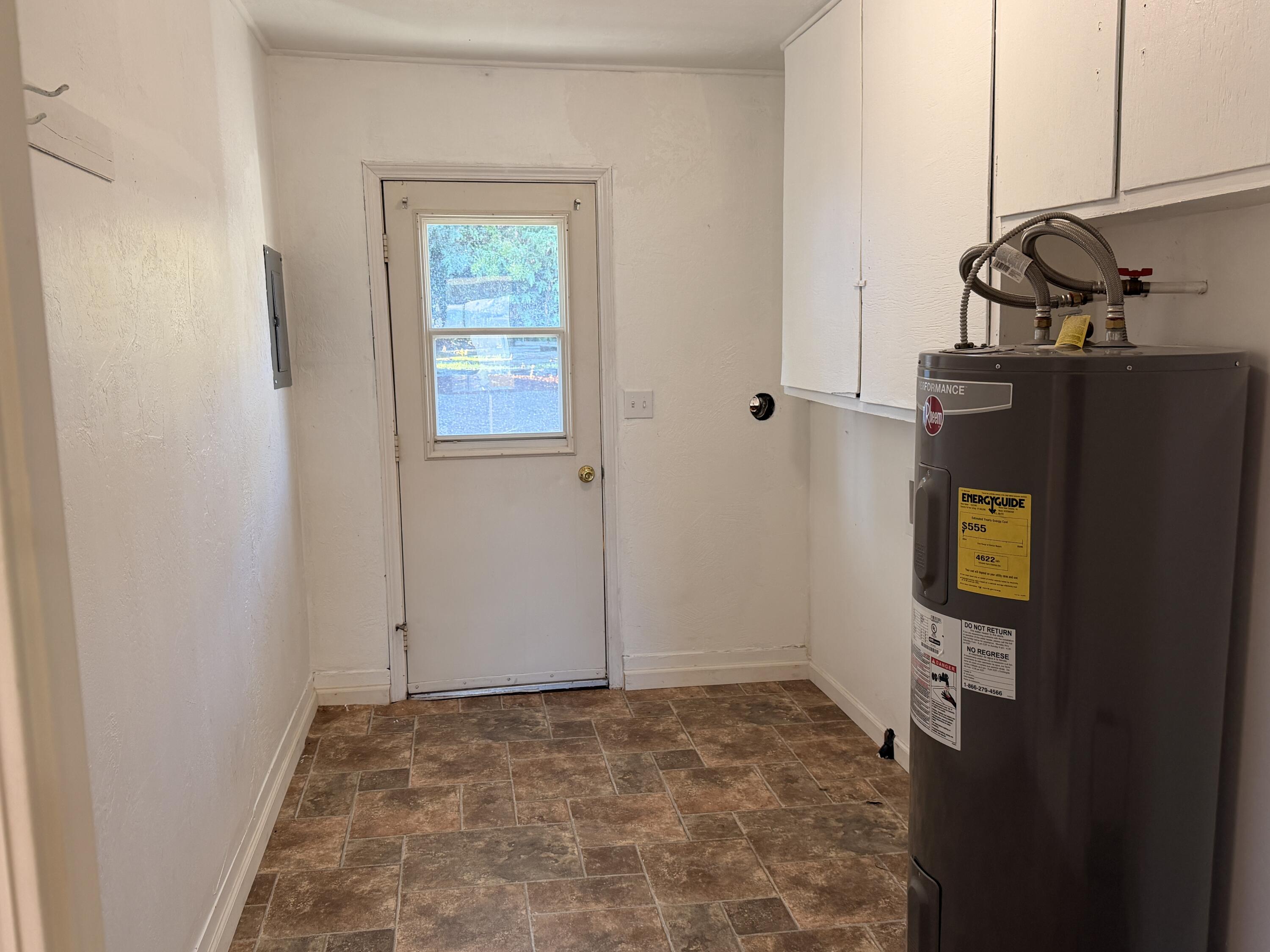 202 Pleasant View Talent, OR 97540 - Photo 24 of 65 Laundry