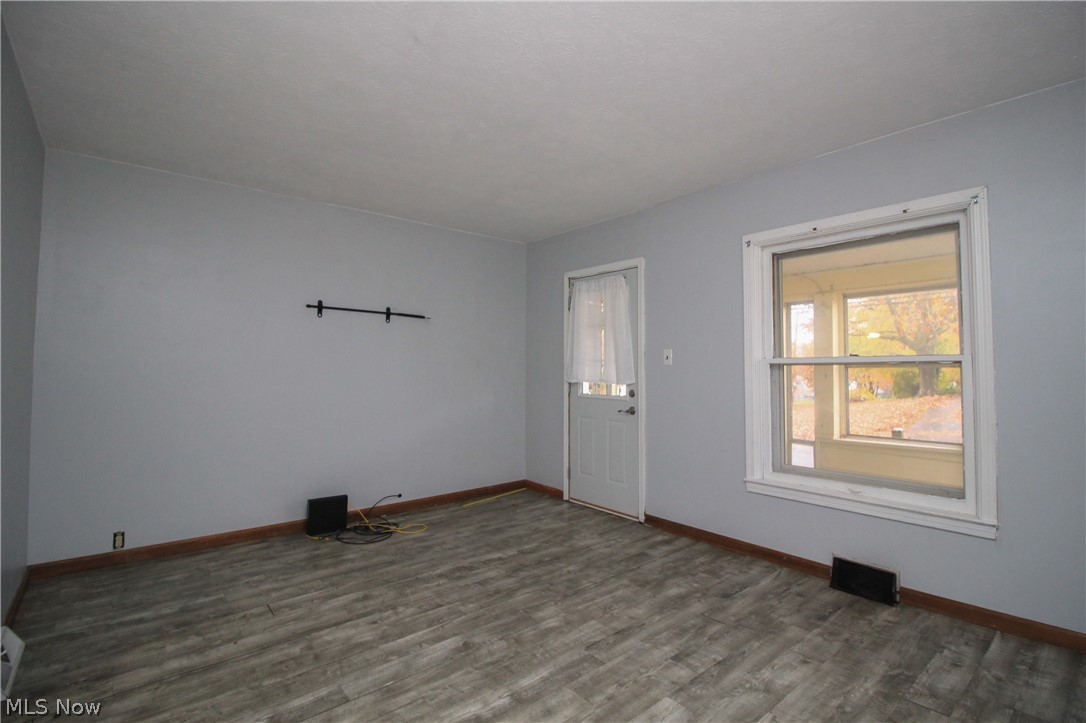 212 Center Street Struthers, OH 44471 - Photo 3 of 17 Gallery Image 3
