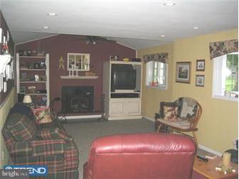 1376 Curtis Road Southampton, PA 18966 - Photo 3 of 6 Gallery Image 3