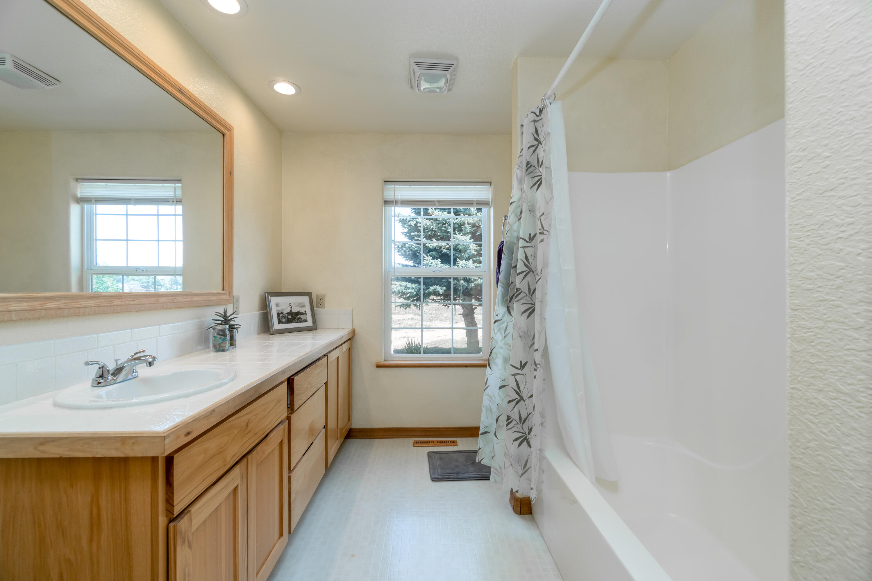 1422 Southwest Bent Loop Powell Butte, OR 97753 - Photo 16 of 47 1422BentLp_BedroomSuite-Bath2