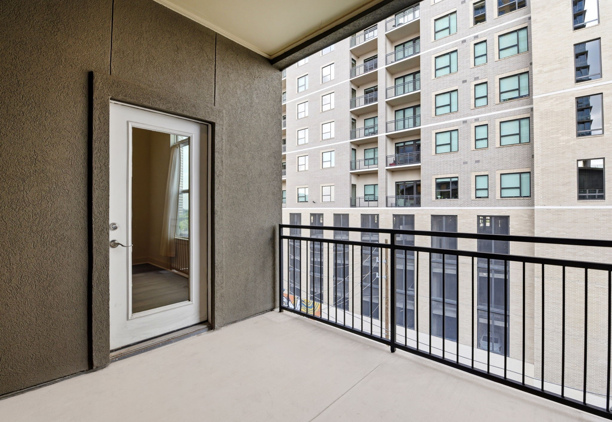 1010 Rosine Street, Unit 43 Houston, TX 77019 - Photo 43 of 48 a view of a balcony from a balcony
