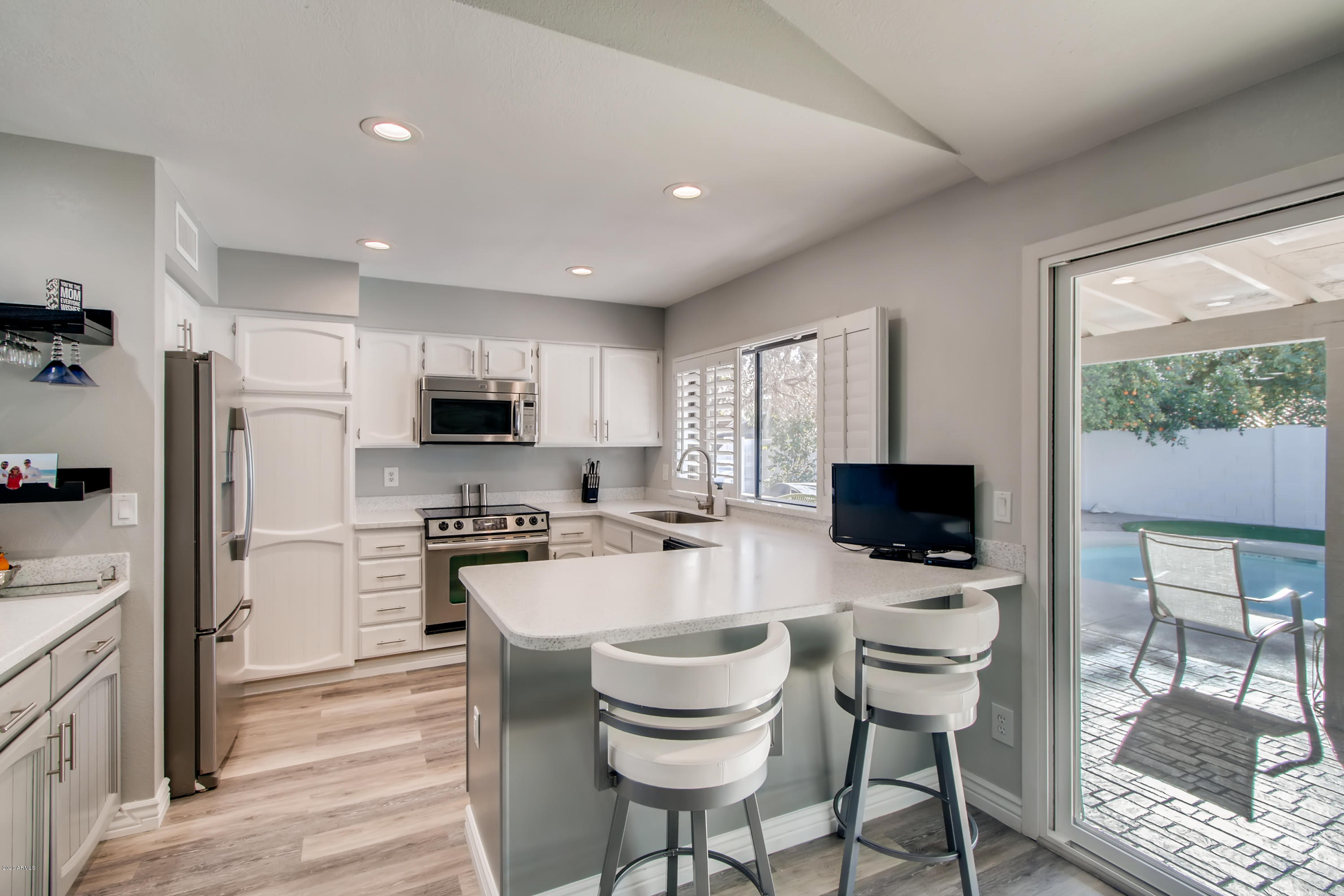 4341 East Hearn Road Phoenix, AZ 85032 - Photo 8 of 21 4341 E Hearn Rd Phoenix AZ-print-008-006
