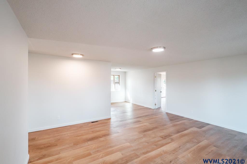 2714 Northwest Gibson Hill Road Albany, OR 97321 - Photo 4 of 41