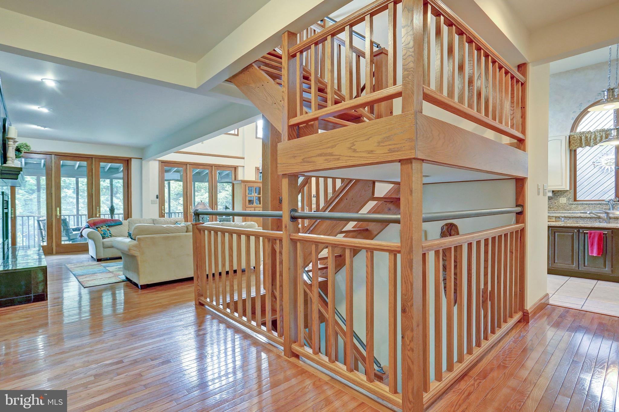 4729 Mountain View Road Harrisburg, PA 17110 - Photo 49 of 113 Exposed staircase