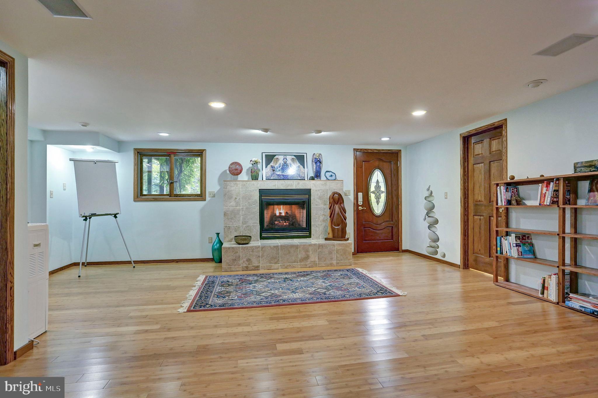 4729 Mountain View Road Harrisburg, PA 17110 - Photo 61 of 113 Unique muliti-use space with outside entrace