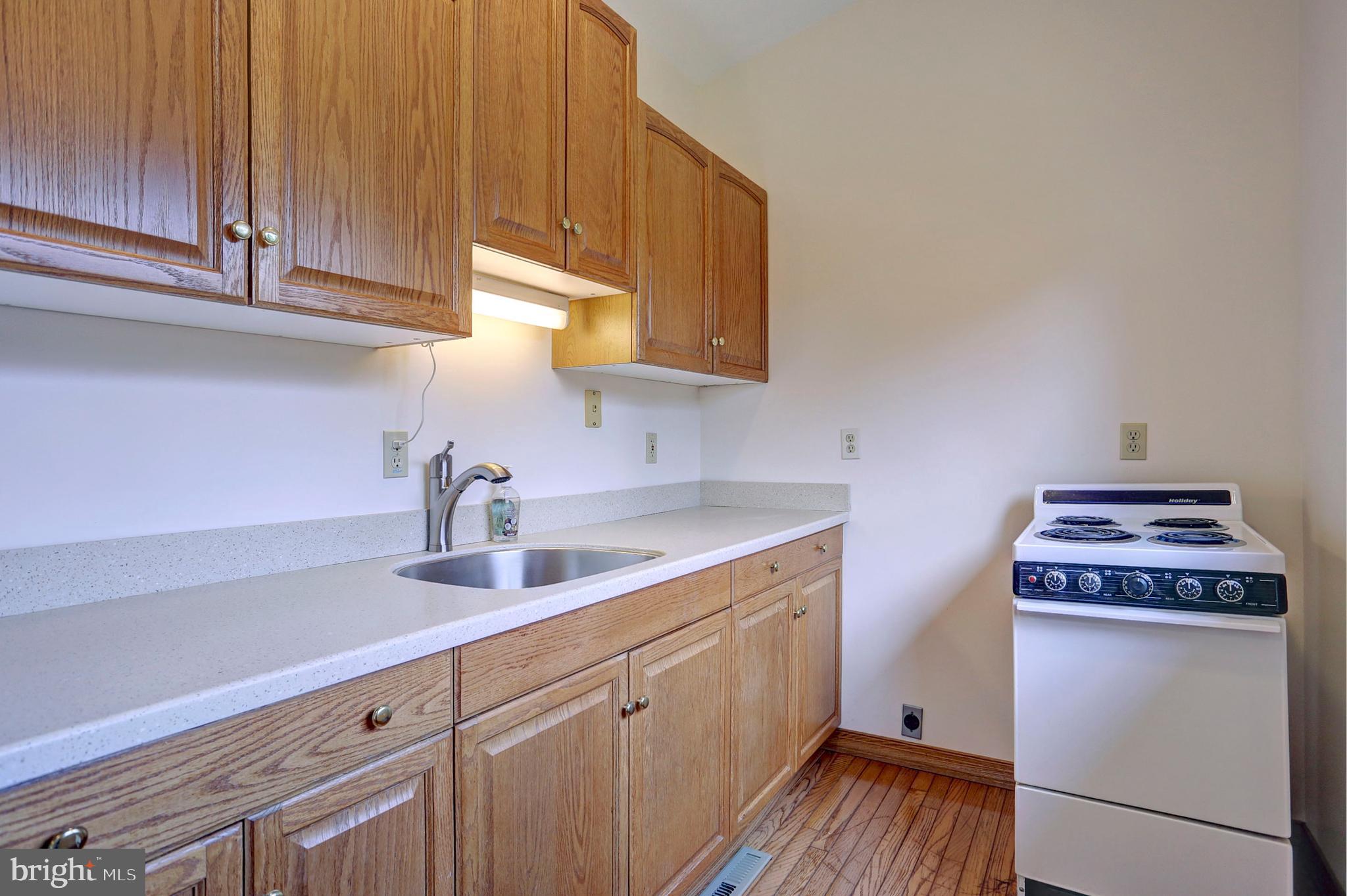 4729 Mountain View Road Harrisburg, PA 17110 - Photo 69 of 113 Apt. kitchen