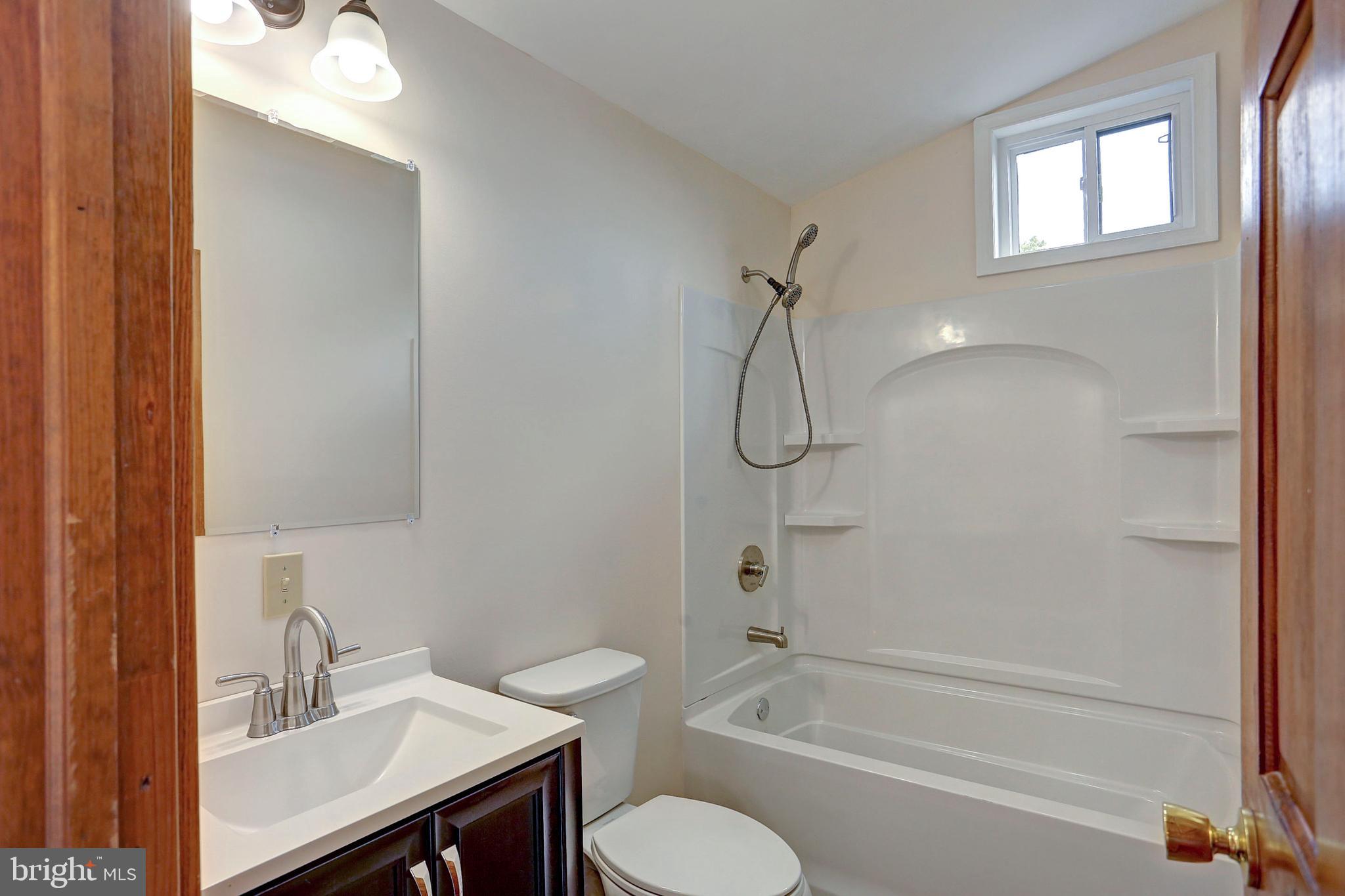 4729 Mountain View Road Harrisburg, PA 17110 - Photo 72 of 113 Apt. full bath
