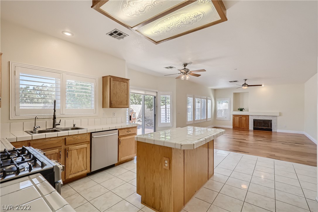 2004 Silverton Drive Henderson, NV 89074 - Photo 6 of 27